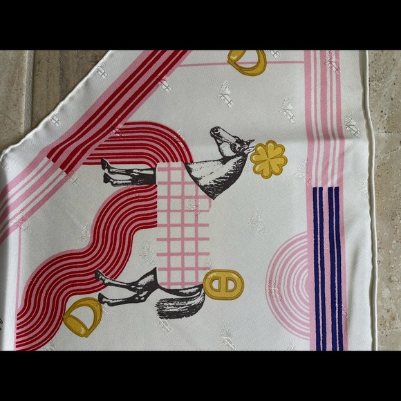 HERMÈS Garde Robe Pop Charm - Picture 5 of 7